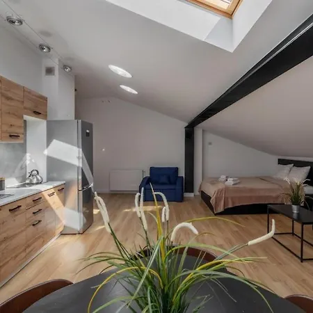 Close Apartman Varsó