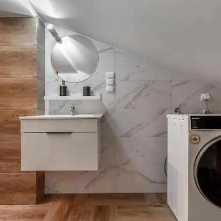 Close- Urban Chic - Center - Stadion Narodowy - Marcinkowskiego 5 Varşova