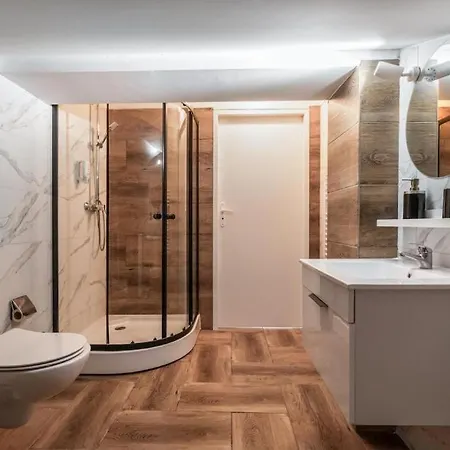 Close- Urban Chic - Center - Stadion Narodowy - Marcinkowskiego 5